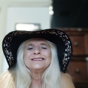 Meet your Posher, Debra